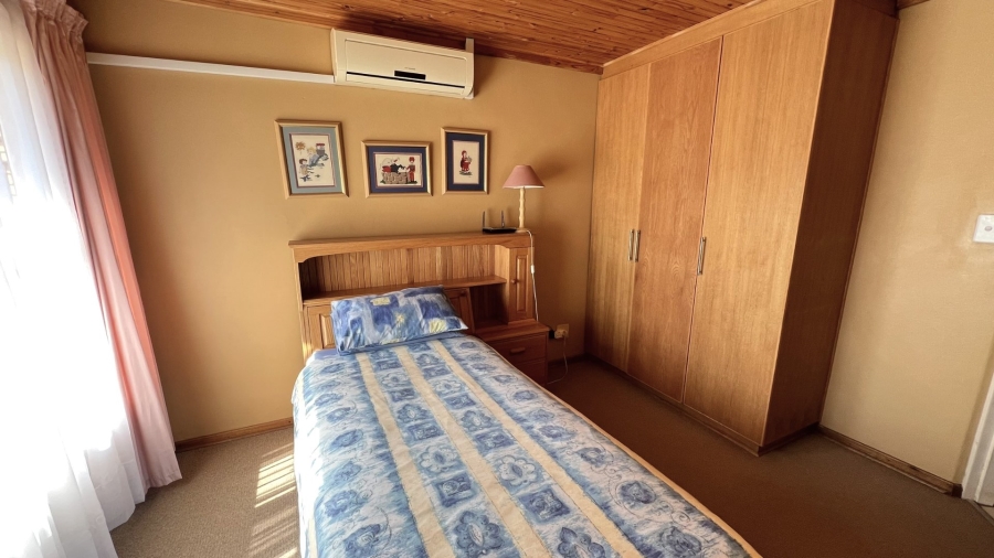 4 Bedroom Property for Sale in Langenhovenpark Free State